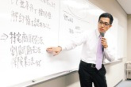 大阪経済大学 将来の志望業界に対応した6つの「進路別履修モデル」。
