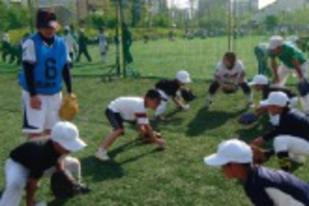 関西大学 地域連携事業の一環として、近隣の小中学生を対象にスポーツ教室を実施しています
