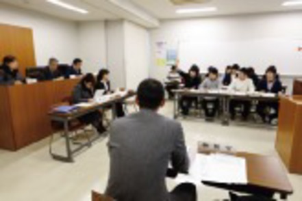 中京大学 本格的な法廷教室を用意。実務家との模擬裁判を通して、リアルに法律を学ぶことができます