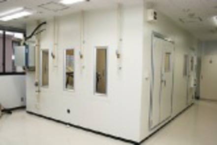 同志社大学 最新鋭の実験装置「人工環境制御室」を多目的複合装置として導入