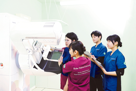 神戸常盤大学 乳がん検査に用いられるマンモグラフィ検査の普及により、女性放射線診療技師のニーズが高まっています