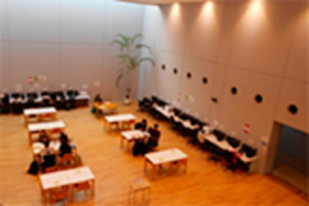 北里大学 学生ホールは、学生の休憩、教員・学生の交流の場として活用されています