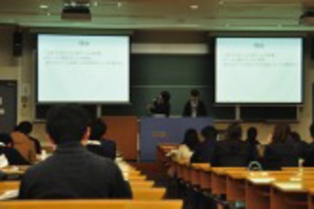甲南大学 「インナーゼミナール大会」は、ゼミ単位でテーマに基づいた研究成果を発表する、経済学部生にとって最大のイベントです。