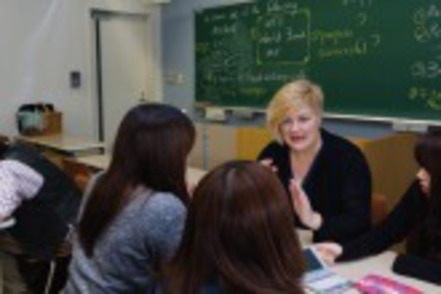 福岡大学 貿易学科のゼミは国際色豊か。外国人教員や国際経験豊かな専任教員が担当します