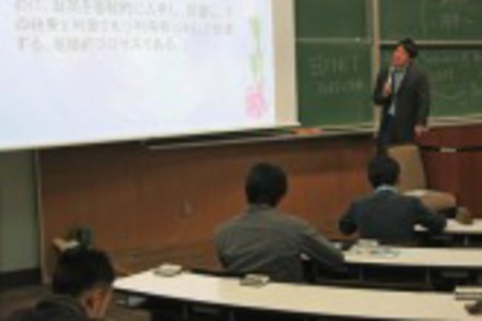 福岡大学 第二部の講義も昼間部の教員が担当。昼間部に設置されているほとんどの授業科目が第二部でも履修できます