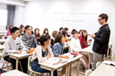 福岡大学 「ヨーロッパ特別コース」では外国語運用の経験を積みながらヨーロッパ文化への理解をいっそう深めることができます