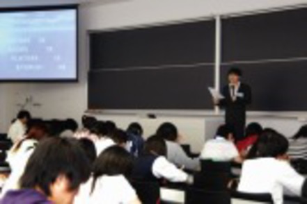 東洋大学 社会の様々な出来事を取り上げ、社会の問題点などを人間関係から分析・研究します。