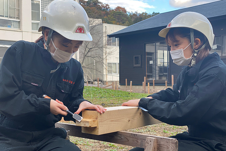 岐阜女子大学 インテリアコーディネーター、建築士、宅地建物取引士など建築やインテリア業界で活躍するための様々な資格取得を支援