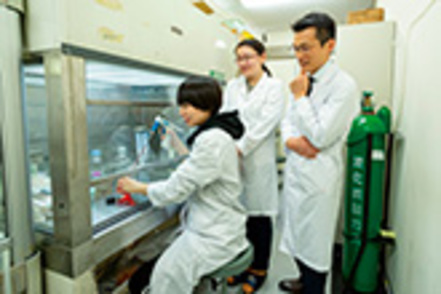 岡山理科大学 細胞の力で病気を治療する技術を学ぶ
