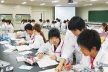 神戸学院大学 演習と実習を効果的に組み合わせ、基本的技術を修得するとともに関連科目の理解を深める