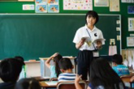 共栄大学 2年次からは「学校教育研修」で週1日朝から放課後まで小学校や幼稚園の先生の仕事を体験