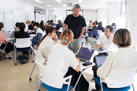 武蔵野大学 伊藤羊一学部長をはじめ、教員はベンチャー企業経営者、NPO創業者など現役実務家が中心です。