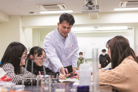 高崎健康福祉大学 専門的な保育や教育の知識を身につけ現場体験に向けて必要となる実践力を身につけます