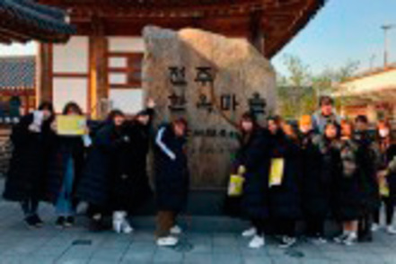 帝塚山学院大学 韓国各地を訪れる現地講義。訪問するエリアや文化について学びを深め、リアルな韓国について肌で感じられる実践的な講義です！