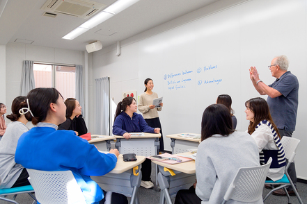 神戸松蔭大学 グローバルコミュニケーション学科／ネイティブスピーカー教員が英語だけで行う授業も