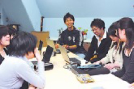東京医療保健大学 考える力をつけるためグループ学習が盛ん。パソコンは1人1台、4年間貸与されます