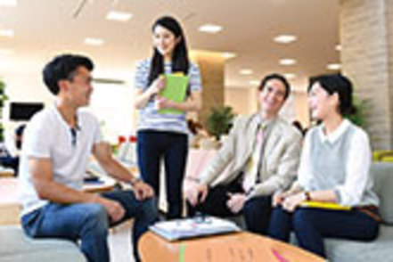 東京国際大学 英語教育環境が充実したキャンパスで、グローバルでも活躍できる人材を育成します。