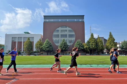 日本女子体育大学 3つの体育館に加え、新たに学園創立百周年記念館が誕生。スポーツトレーニングセンター、リハビリテーション室など施設が充実！