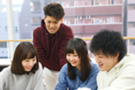 東洋学園大学 日本の経済、行政、文化の中心地である東京都心に位置する本郷キャンパス。グローバル化する現代のビジネスを体感できます