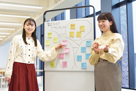 武庫川女子大学 学生同士や教員、社会で活躍する人たちが交流しながら、共に学び合う環境が整っています