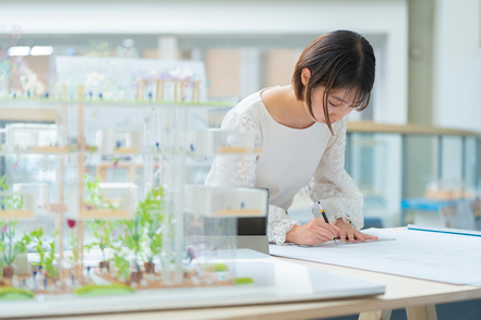 安田女子大学 入試科目は文理問わず受験が可能。理系科目を深く学んだ経験がなくても基礎から理解を積み上げていけるカリキュラムを整備