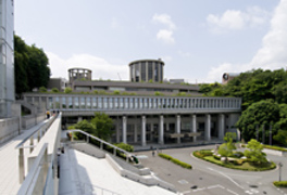 専修大学