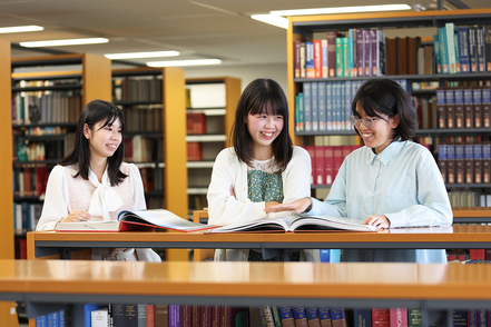 川村学園女子大学 【史学科】kawajoならではの視点で歴史を紐解く多彩な講義に加えて、史跡見学等アクティブに歴史も体験します