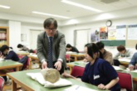 帝塚山大学 学内で学芸員実習ができる附属博物館がある好環境。考古学の調査や研究に必要な知識を修得する