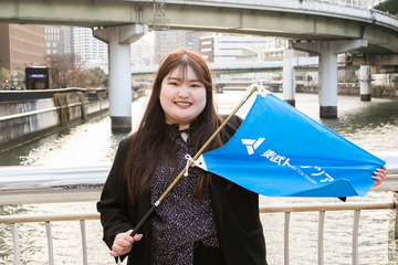 添乗および添乗人材派遣として働く安達　汐里さん