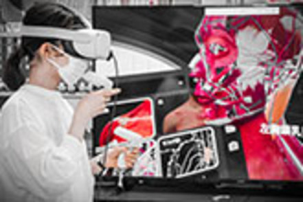 神戸薬科大学 解剖学の視覚的な理解向上に向けた取り組みとして、大型モニターやVRゴーグルを利用します