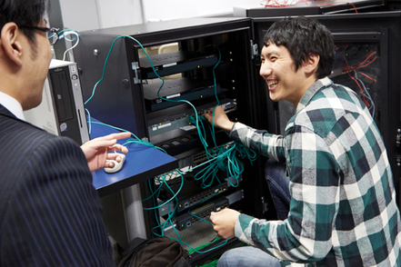 大阪産業大学 「ハードウェア」、「ソフトウェア」、「ネットワーク」といったコンピュータの基礎知識を養成。