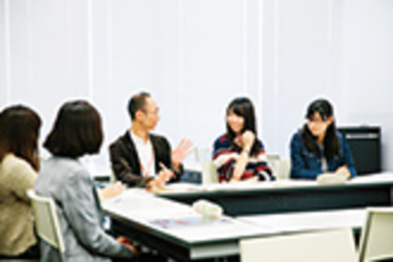 跡見学園女子大学 臨床心理学演習／ゼミごとに異なる特定のテーマについて、教員指導のもとさまざまなグループワークや課題に主体的に取り組みます