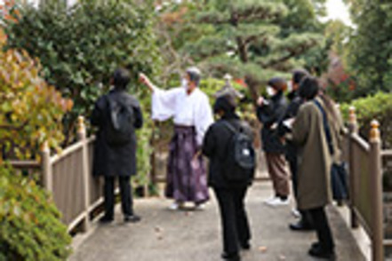 四天王寺大学 日本や他文化に対する複眼的な視点を備え、確かな言語能力と多様なメディアとを用いたコミュニケーション能力を養う。