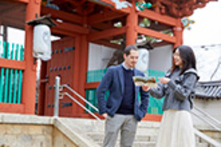 四天王寺大学 国内外の体験型学習(プロジェクト型の学びや海外との交流等)を通して、課題発見・問題解決力を養う。