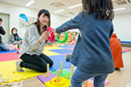 大谷大学 幼児教育コース／第1学年から保育園、幼稚園、児童福祉施設などと連携した学びを展開しています