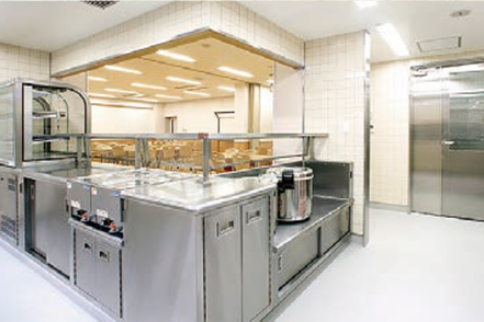 京都女子大学 大量調理に適した給食経営管理実習室をはじめ、実習・実験教室が充実。