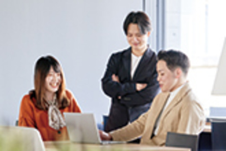 大手前大学 横断して学べる5つの専門分野。1年生で5分野の基礎を学修、その後、複数の専門分野を履修し、実社会で適用する能力を磨きます。