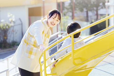 至学館大学 こども健康・教育学科では、一人ひとりのこどもと正面から向き合う熱意をもった“先生”を養成