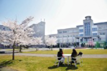 東北文化学園大学 緑豊かなキャンパスは、国見駅から徒歩1分と通学に便利