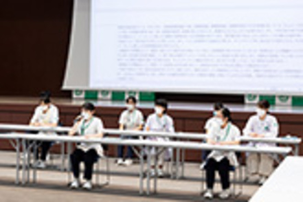 国際医療福祉大学 関連職種連携教育:学部・学科の垣根を越え「チーム医療・チームケア」を学ぶ