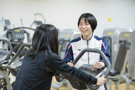 園田学園大学 養護教諭を育成するコースと保健体育教諭やスポーツ指導者を育てるコースで健康づくりのプロフェッショナルへ。（総合健康学科）