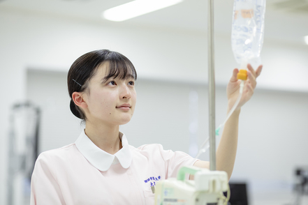 園田学園大学 看護師に加え助産師・保健師・養護教諭資格も取得可能。通いやすい多様な実習先で実践力を磨きます。（人間看護学科）