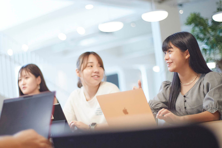 桃山学院大学 工学に加え、ツールとしての「情報・データサイエンス」と顧客視点やマネジメントなど「ビジネス」の知識・感覚を身につけます