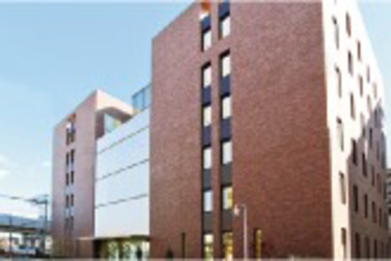 武庫川女子大学 看護学部の校舎「看護科学館」。臨床の現場に近い環境で多様な変化に柔軟に対応できる設備が整備されています