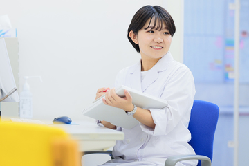 臨床心理士として働く明本 美菜子さん
