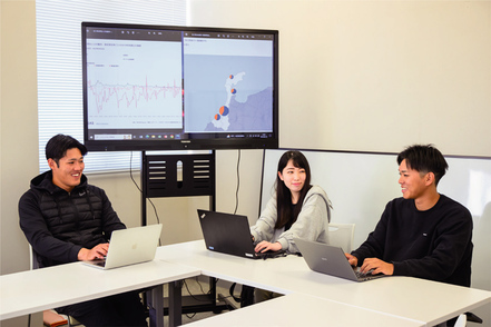金沢学院大学 実社会の課題解決の方法を学ぶため、基礎から体系的に学びます