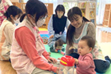 藤女子大学 ［子ども教育学科］毎月開催している子育て支援「お手てつないで」。