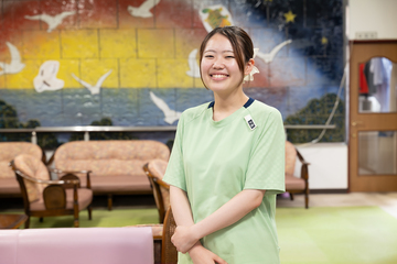 介護福祉士として働く佐藤　夕莉さん