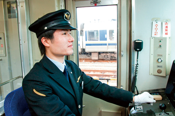 電車運転士として働く坪倉 貴志さん