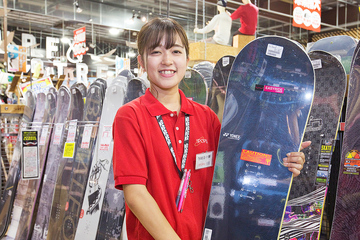 スポーツショップ店員として働く今田 奈々瀬さん